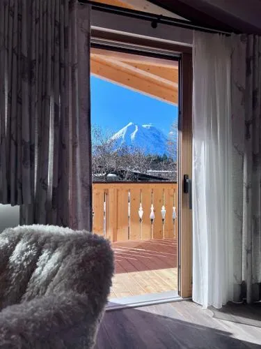 Chalet Hirschegg - modernes Dorfchalet mit Panorama in Leutasch, Österreich