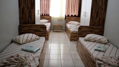 Standard Quadruple Room image 3