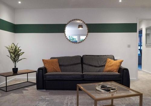 Fort House Large 6BR Home Sleeps 12 3 Bathrooms NEC, JLR, BHX Nearby, Birmingham (photo 7)