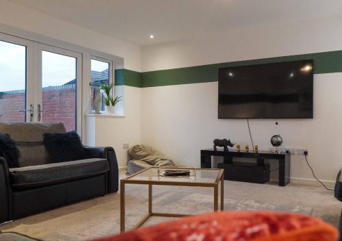 Fort House Large 6BR Home Sleeps 12 3 Bathrooms NEC, JLR, BHX Nearby, Birmingham