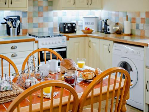 Iekārtas, 2 Bed in Callington oc-tyler in Linkinhorne