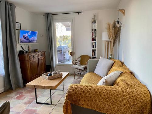 Charmant logement calme et arboré (Charmant logement calme et arbore) in Draguignan