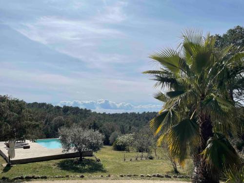 Charmant logement calme et arboré (Charmant logement calme et arbore) in Draguignan