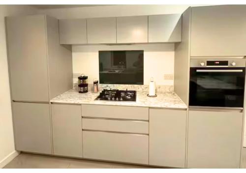 Fort House Large 6BR Home Sleeps 12 3 Bathrooms NEC, JLR, BHX Nearby, Birmingham (photo 3)