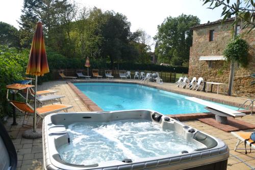 Villa le Rondini con giardino e piscina privata in Lucignano