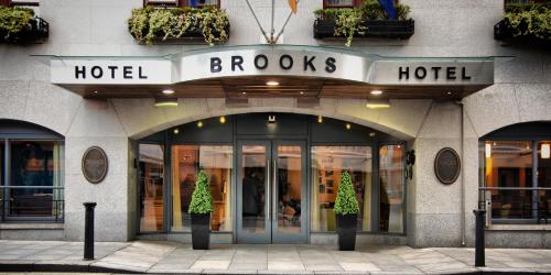 Brooks Hotel - image 2