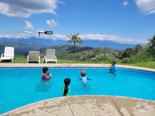 Suite relax entre naturaleza y piscina en Tulipe in Nanegalito