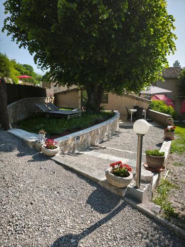 Gîte des Anges, Domaine de la Méouge, piscine et accès direct rivière (Gite des Anges, Domaine de la Meouge, piscine et acces direct riviere) in Barret-sur-Méouge