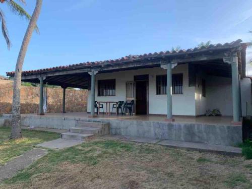 Exterior view, Casa a pasos del mar en Playa el Agua in Margarita Island