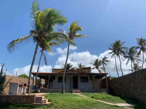Exterior view, Casa a pasos del mar en Playa el Agua in Margarita Island
