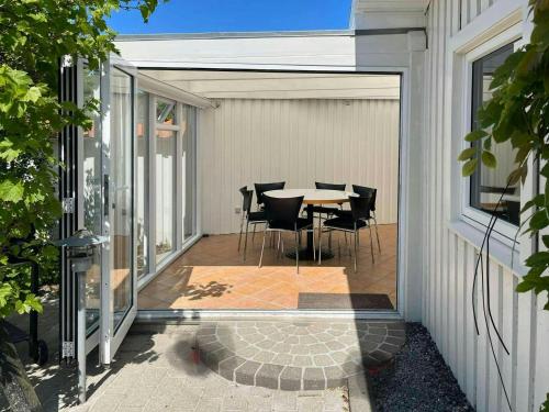Buitenkant, Newly Renovated Summer House 40 M From The Water in Haderslev