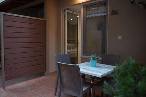 Ammos Beach Seaside Luxury Suites Hotel – Olympiaki Akti, IL