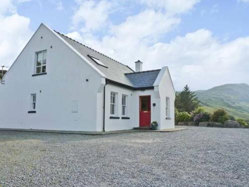 Hollyglen House in Drumbaran