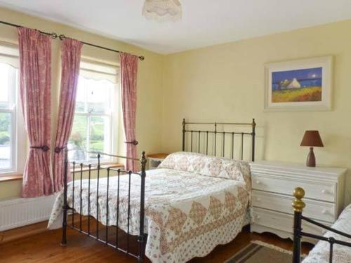 Hollyglen House in Drumbaran
