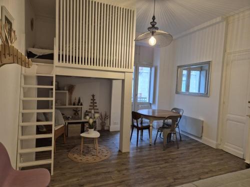 Studio 2/4 pers proche centre et télécabine - FR-1-234-334