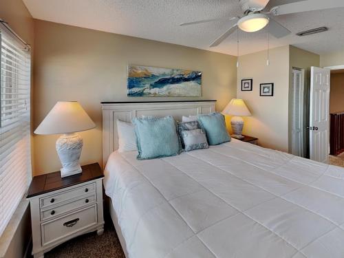 Surfside Six E, 2 Bedrooms, Ocean Front, Sleeps 6, Wireless Internet in St. Augustine, USA