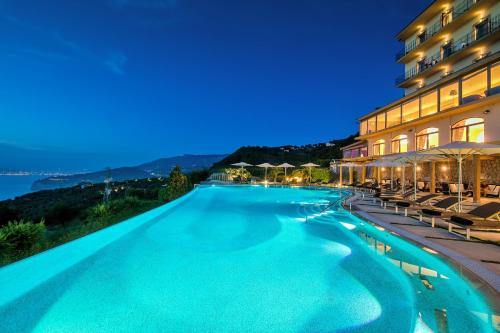مسبح, Grand Hotel Due Golfi in ماسا لوبرينس