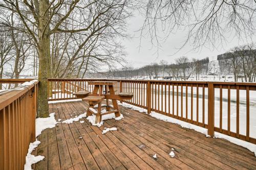 Deck & Fire Pit! Muskingum Fishing Cabin in Dresden (OH)