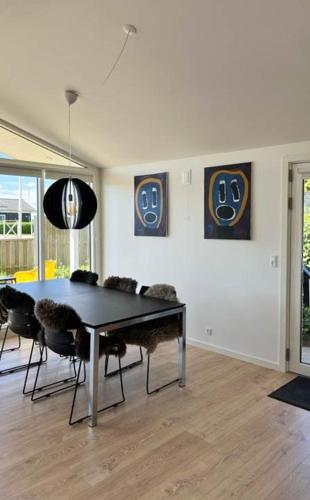 Buitenkant, Newly Renovated Summer House 40 M From The Water in Haderslev
