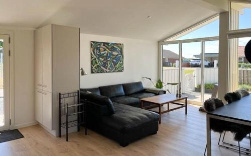 Buitenkant, Newly Renovated Summer House 40 M From The Water in Haderslev