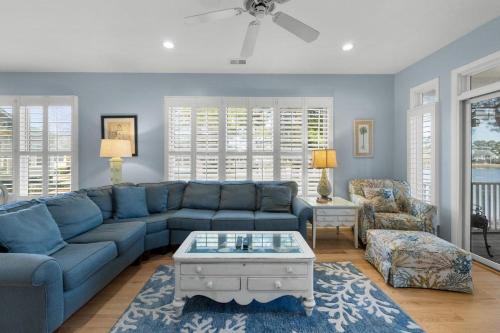 Beachside Charm 3BR Villa with Resort Amenities in Pawleys Island, USA