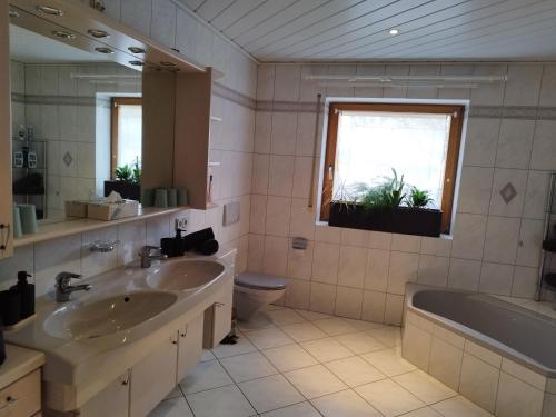 Zuhanyzó, Vibe Room Naturnah 2 bis 10 Gäste bis zu 140 qm (Vibe Room Naturnah 2 bis 10 Gaste bis zu 140 qm) in Postbauer-Heng