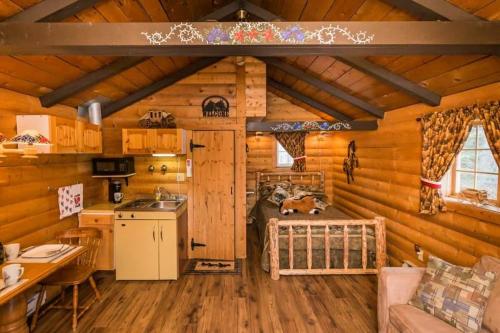 The Mustang Cabin - Bear Creek Cabins in Poplar Bay (AB)