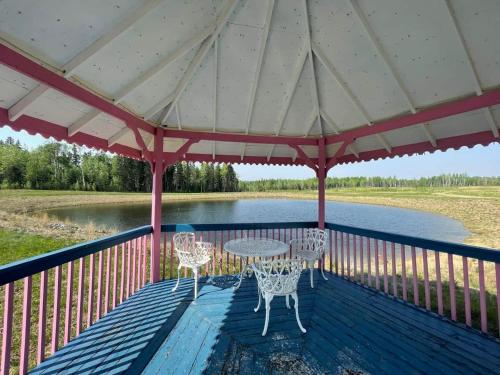 The Mustang Cabin - Bear Creek Cabins in Poplar Bay (AB)