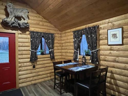 The Lynx cabin - Bear Creek Cabins in Poplar Bay (AB)