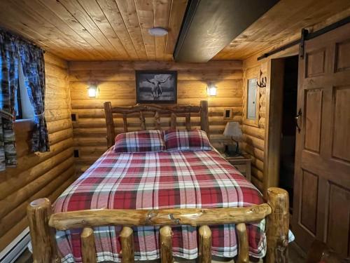 The Longhorn cabin - Bear Creek Cabins in Poplar Bay (AB)
