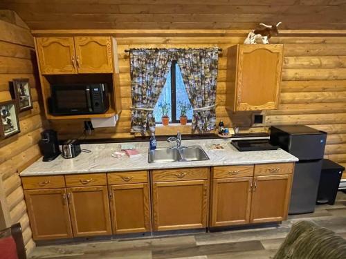 The Longhorn cabin - Bear Creek Cabins in Poplar Bay (AB)
