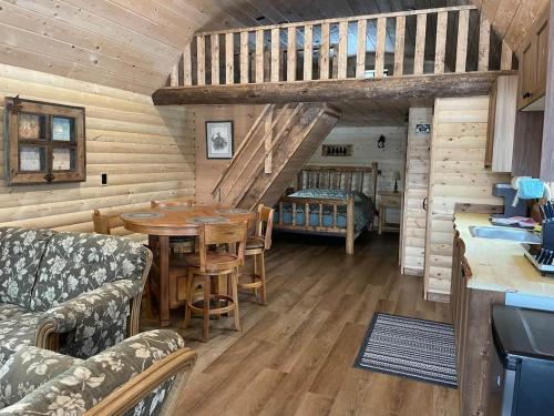 The Cowboy cabin - Bear Creek Cabins in Poplar Bay (AB)
