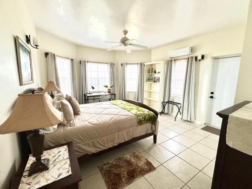 Krysta's Hideaway in บาสเซตเตอร์เร่