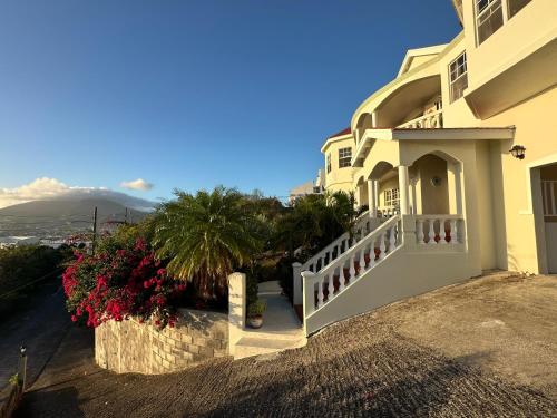 ทัศนียภาพภายนอกโรงแรม, Krysta's Hideaway in บาสเซตเตอร์เร่