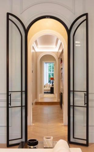 Chic Downtown Flat with City Views - image 2