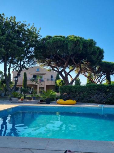 SM075-034 SAINTE MAXIME Sémaphore Haut de Villa T4 avec Piscine terrasse