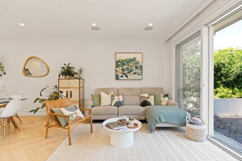 Elegant Family Home with Garden Oasis - image 8