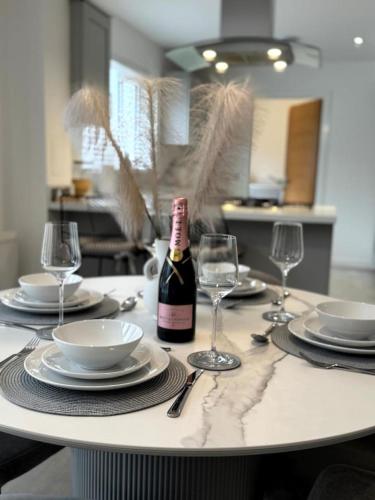 Зручності, Luxury 4BR Detached Exec Home in Гамільтон