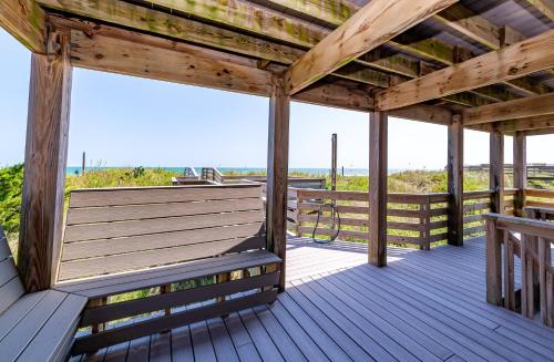T.L. Sea - KDH MP 6 Oceanfront Ocean view Rec Room Spacious Decks Private Walk to Beach - image 4