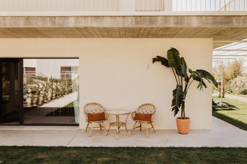 2 bedrooms, 5 beds