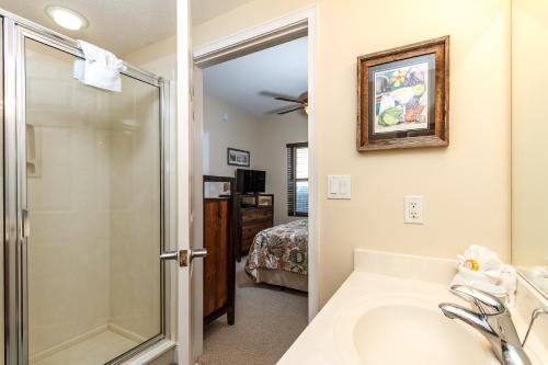 Waters Edge Condominiums - image 10