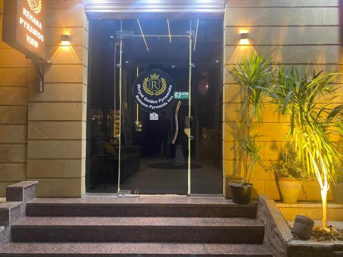 Rehana Pyramids Hotel in Гиза