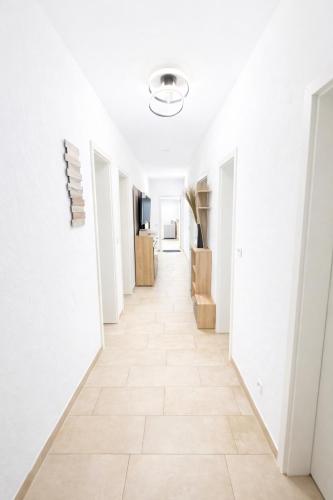 Entrance, LETA Homes - Zentrale, moderne Wohlfuhlwohnung mit flexiblem, kontaktlosem Zugang & eigenen Parkplat in Plattling