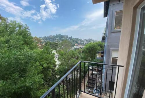 Luxurious 4BR in prime LA location with great view in Los Angeles, USA