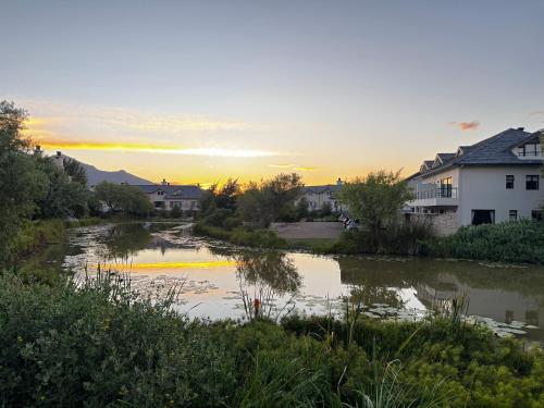 Luxury Lakeside Lodge at Jack Nicklaus Golf Estate in Simondium