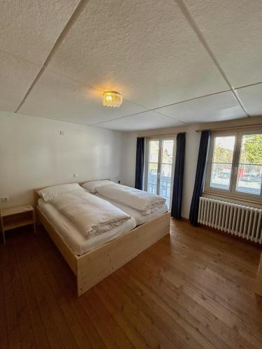 2 twin beds, 1 bunk bed
