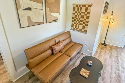 Beautiful Top Floor Unit in Downtown Woodstock! in Woodstock (NY)