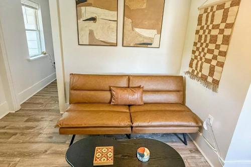 Beautiful Top Floor Unit in Downtown Woodstock! in Woodstock (NY)