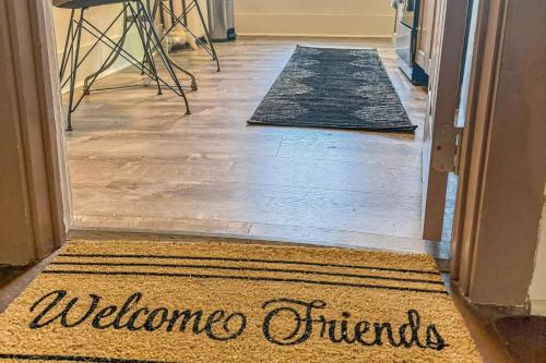 Beautiful Top Floor Unit in Downtown Woodstock! in Woodstock (NY)