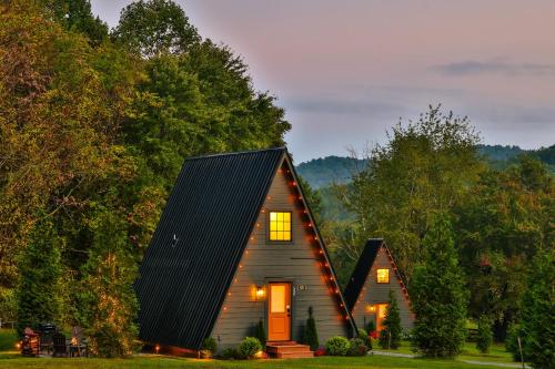 Old Rag Mountain Getaway - WiFi, Smart TV, Fire Pit, Patio, & Full Kitchen, Etlan